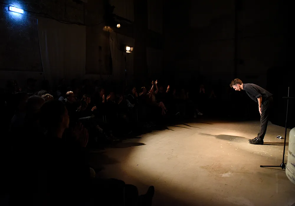 Photo of Richard Kimberly during the Show Jimmy